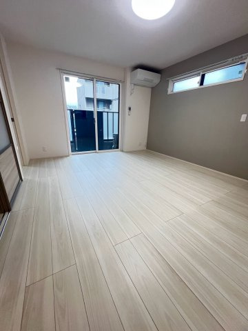 NIGAWA RESIDENCEⅡの居間・リビング