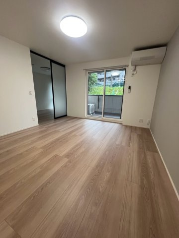 NIGAWA RESIDENCEⅡの居間・リビング