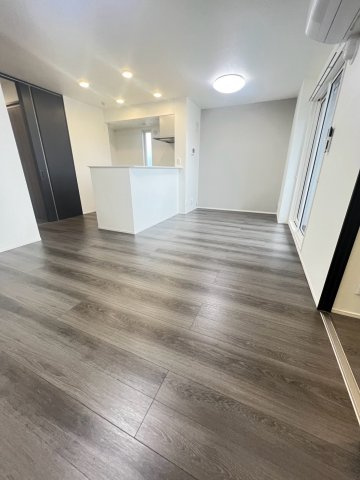 NIGAWA RESIDENCEⅡの居間・リビング
