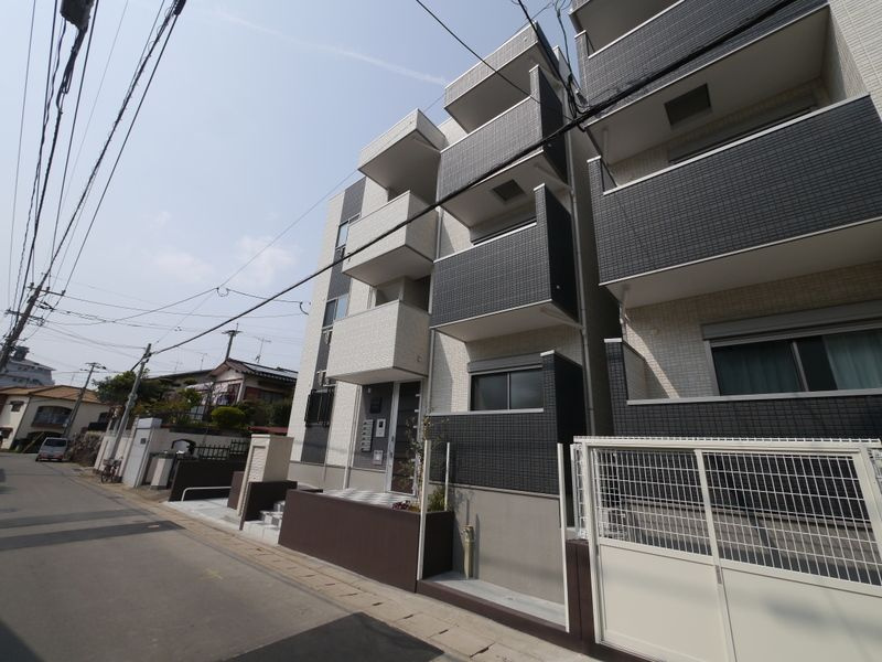 Starry諸岡の外観