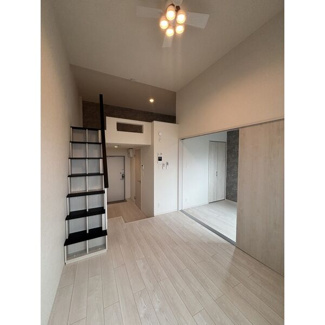【居間・リビング】 | ハーモニーテラス深草佐野屋敷町 | こちらのリビングで趣味の時間をお楽しみください