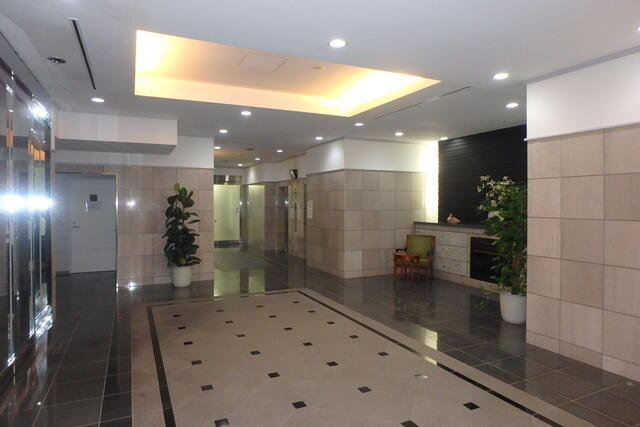 グランハイツ代々木のエントランス
