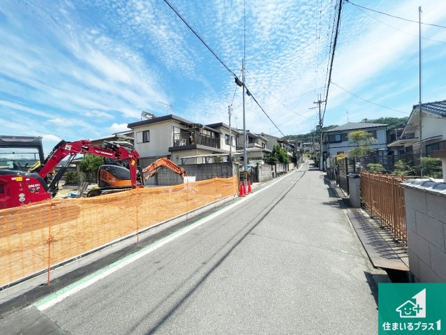 柏原市田辺　第2期　売土地の前面道路含む現地写真|周辺は落ち着いた街並みの住宅地！子育てがしやすい住環境です！
