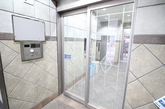 プレジデント姪浜駅前のエントランス