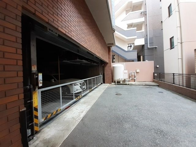 プレジデント姪浜駅前の駐車場