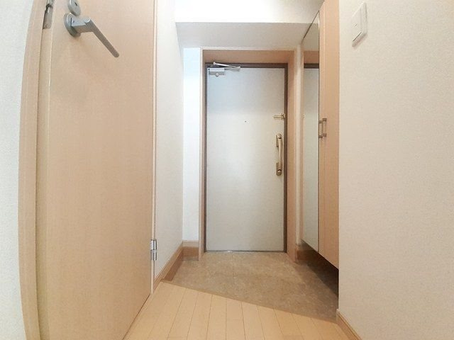 フォレスタ春日の玄関