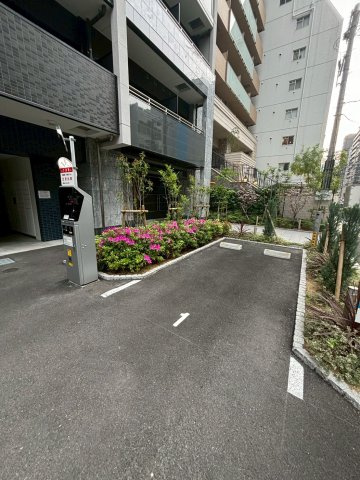 プレサンス堺筋本町エグゼブランの駐車場