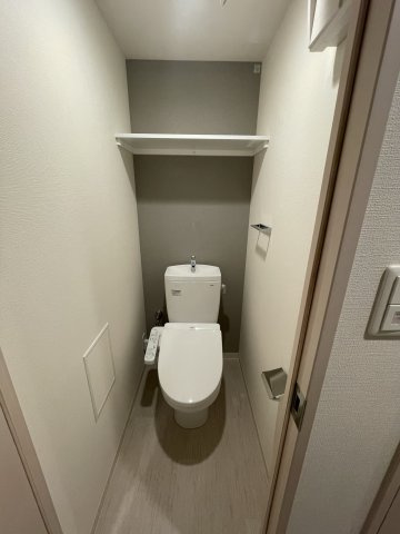Dimus北浜のトイレ|同物件反転のお部屋の写真でございます。
間取り図を参照してください。