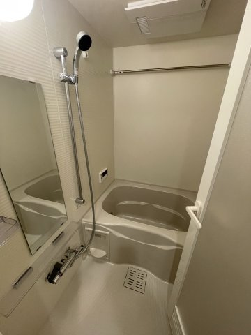 Dimus北浜の浴室|同物件反転のお部屋の写真でございます。
間取り図を参照してください。