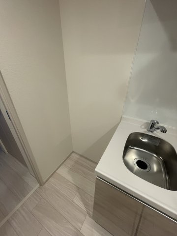 Dimus北浜のキッチン|同物件反転のお部屋の写真でございます。
間取り図を参照してください。