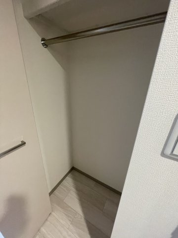 Dimus北浜の収納|同物件反転のお部屋の写真でございます。
間取り図を参照してください。