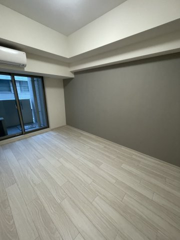 Dimus北浜の居間・リビング|同物件反転のお部屋の写真でございます。
間取り図を参照してください。