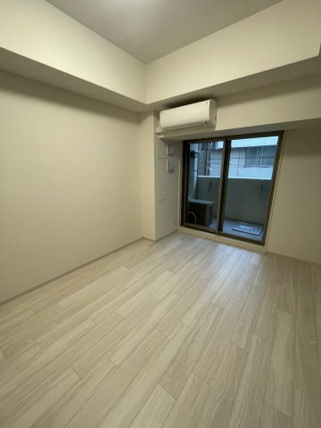 Dimus北浜の居間・リビング|同物件反転のお部屋の写真でございます。
間取り図を参照してください。
