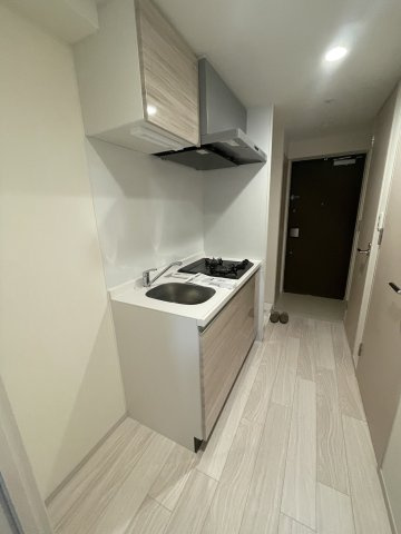Dimus北浜のキッチン|同物件反転のお部屋の写真でございます。
間取り図を参照してください。