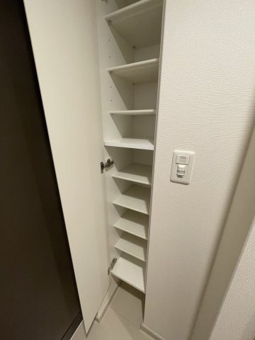 Dimus北浜の収納|同物件反転のお部屋の写真でございます。
間取り図を参照してください。