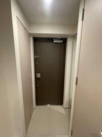 Dimus北浜の玄関|同物件反転のお部屋の写真でございます。
間取り図を参照してください。