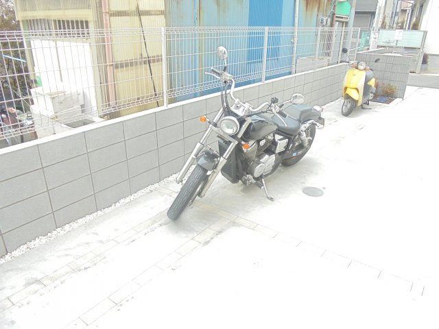 リブリ・ジェロ セヴォムの駐車場|バイク置き場