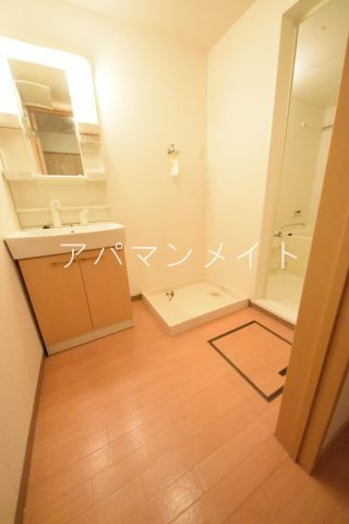 【設備】 | ハピネス | 洗濯機置き場＆脱衣スペースです！