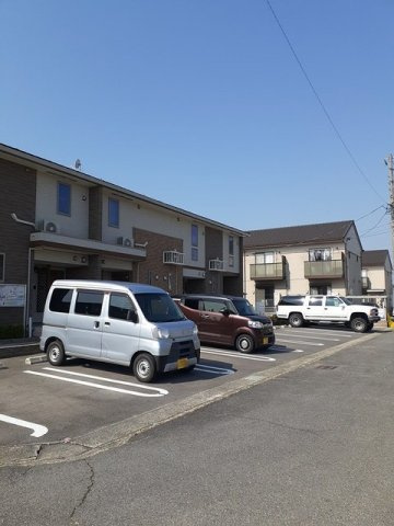 エルディム川端　　刈谷市近郊の賃貸ならクラスホーム刈谷店の駐車場|駐車場があるので、車を買う予定の方も安心です
