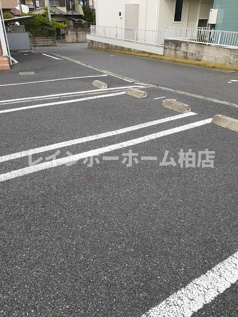 【仲介手数料：50％OFF】対象物件！の駐車場|駐車スペースもあります
