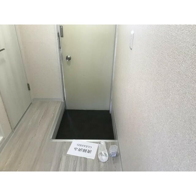 スリーパインズの玄関