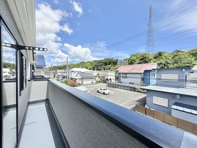 富塚町 第1のバルコニー|バルコニーになります。晴れた日は沢山のお洗濯物が干せ気持ちが良いですね☆のどかな風景も心が癒されます。