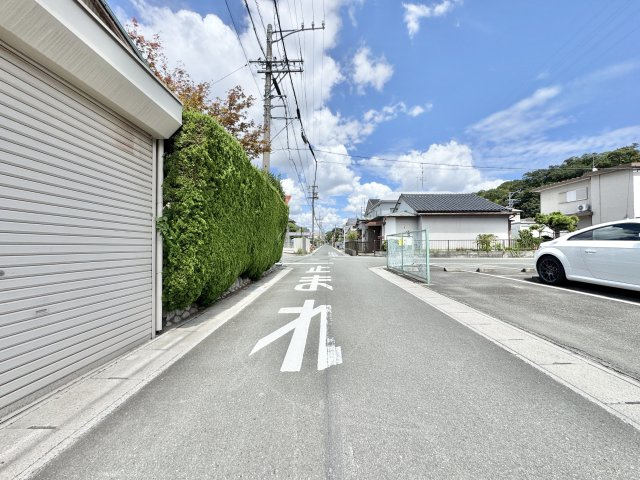 富塚町 第1の前面道路含む現地写真|物件前の道路になります。