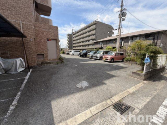 グリーンシャトーⅡの駐車場