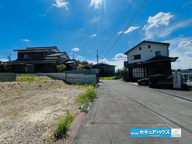 【同施工物件ご案内可能】豊明市二村台　全2棟の前面道路含む現地写真|事前予約にて現地ご見学いただけます！お気軽にお問い合わせください♪
■株式会社　セキュアハウス■
住宅ローンに強く、知識、経験豊富なスタッフ在籍
お客様に寄り添い、ご成約後もサポート致します。　　　　