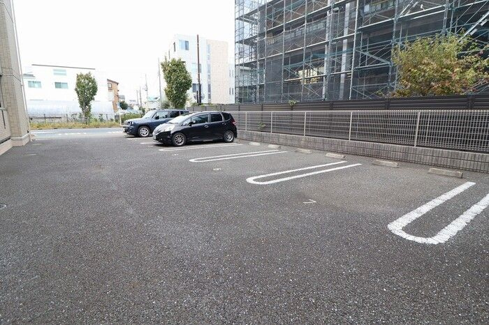 トレビナ武蔵野の駐車場