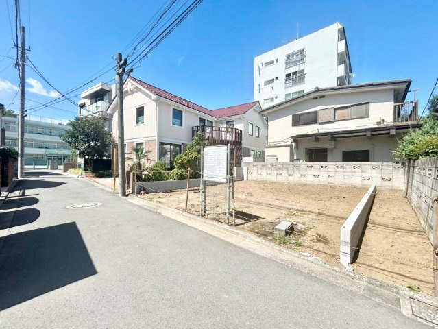 杉並区阿佐谷北1丁目　新築戸建の前面道路含む現地写真|2026.08.09撮影

現地ご見学希望・資料請求などお気軽にお問い合わせ下さい！
03-5990-5201