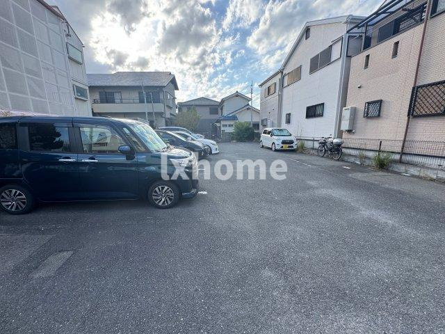 丸矢マンションの駐車場