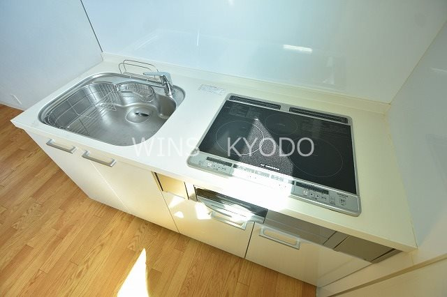 狛江市岩戸南１丁目のアパートのキッチン