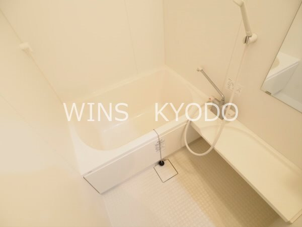 狛江市岩戸南１丁目のアパートの浴室