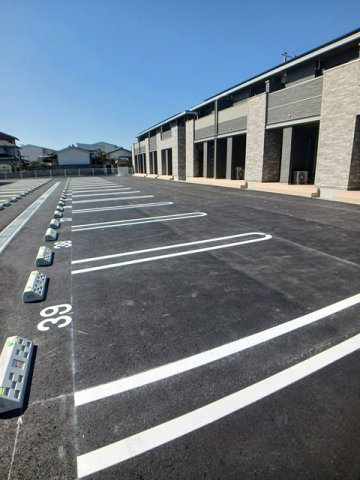 サンフラワー太田駅サイドＤの駐車場