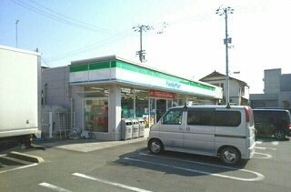 ブルースターＣの周辺|ファミリーマート古高松店さんまで700m