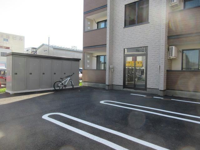 AYA gardenの駐車場