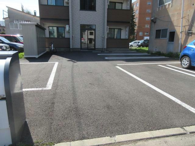 AYA gardenの駐車場