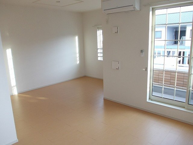 ソレイユ　Ⅰ番館の居間・リビング
