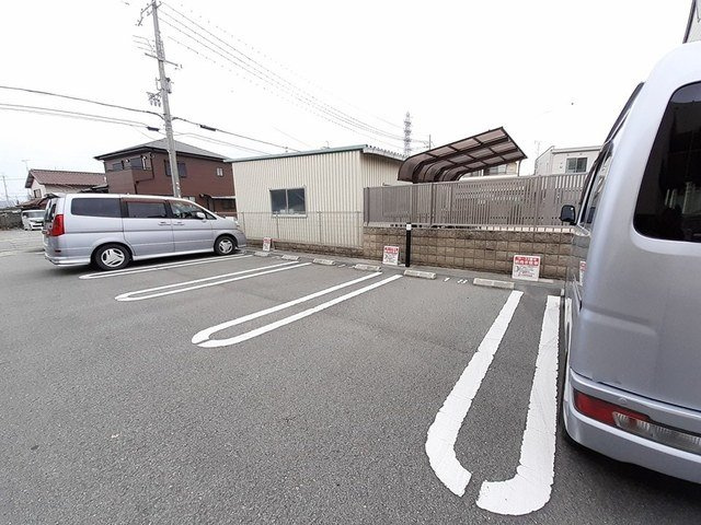 グランアウローラⅧの駐車場