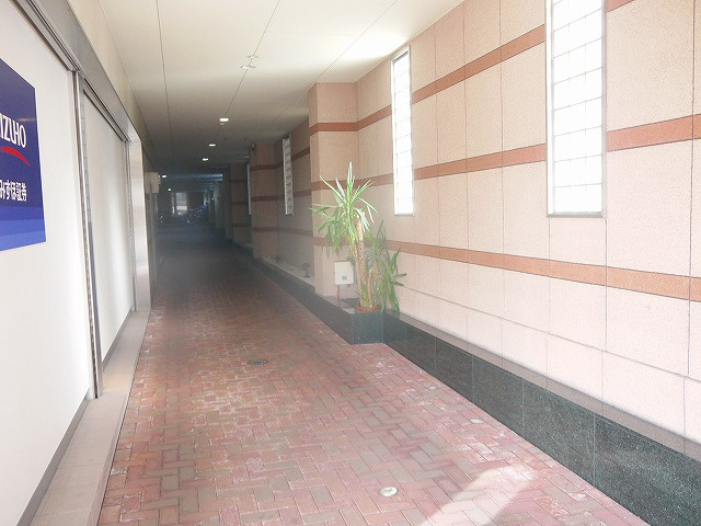 KBK高天ビルのエントランス