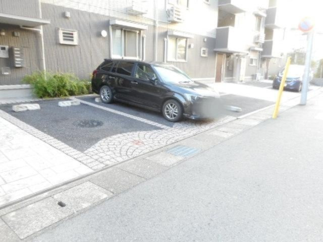 メゾンマグノリア徳住の駐車場
