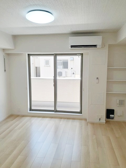 平塚市桃浜町のアパートの居間・リビング
