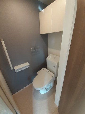 ニューグレースⅣのトイレ|ゆったりとした空間のトイレです