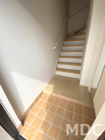 ロータス南島田Bの玄関