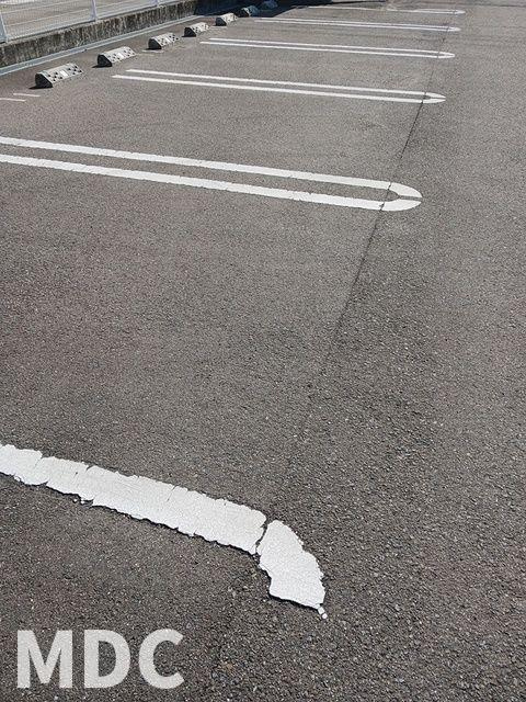 グラーディアの駐車場