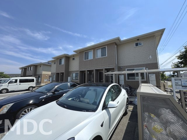 ロン・ラポール　B棟の駐車場