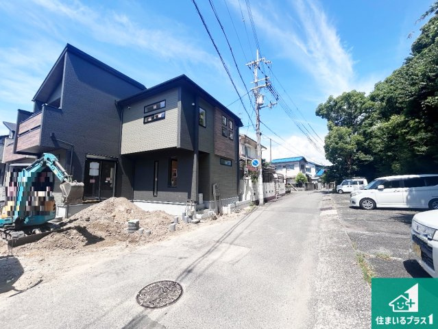 伊丹市野間　新築一戸建ての前面道路含む現地写真|周辺は落ち着いた街並みの住宅地！子育てがしやすい住環境です！まだ未完成ですが、現地でしかわからない事もございます。是非一度ご覧ください。