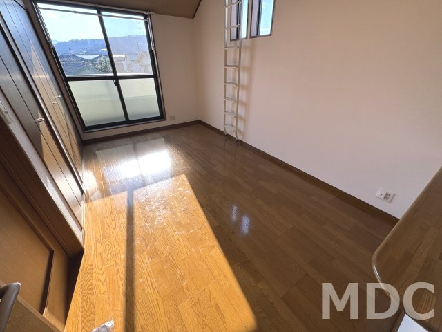 ハイツ夷山の洋室