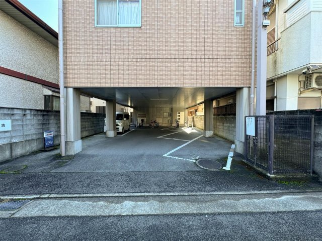 ハーミットクラブ南佐古の駐車場